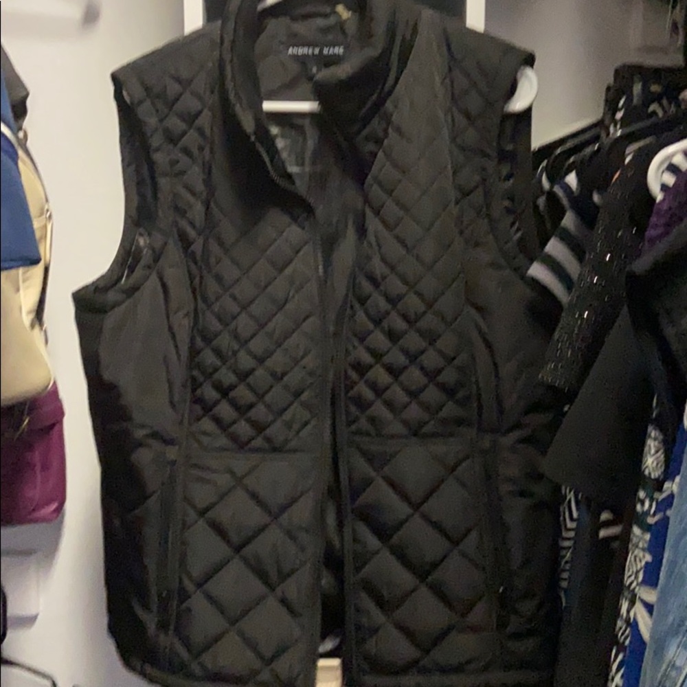 Sleeveless jacket - black